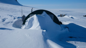 Ouverture du camp après l'hiver. ©Bastien Ruols. All rights reserved.