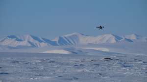 Premières acquisitions de données géoradar sur le dôme de glace. ©Bastien Ruols. All rights reserved.