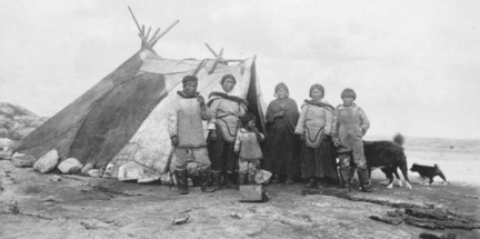 Group_of_Inuit,_Fort_Chimo,_1896