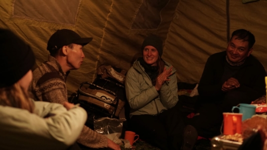 singing_in_tents