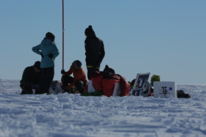 Le forage de carottes de glace sur le glacier de Mertz. ©Parafilms/EPFL, Photographer: Noé Sardet, CC BY-NC-SA 4.0