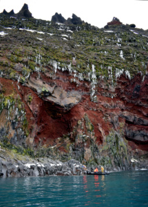 Proche des côtes de l’île Pierre 1er. ©Parafilms/EPFL, Photographer: Noé Sardet, CC BY-NC-SA 4.0