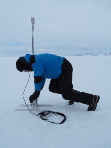 Scientifiques au travail à la station de recherche Princess Elisabeth, Antarctique. ©Alexis Merlaud. All rights reserved.